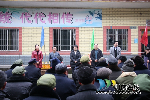 陈佳到泸县潮河镇开展“迎新春送温暖”走访慰问活动(图1)