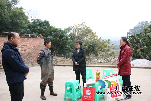 陈佳到泸县潮河镇开展“迎新春送温暖”走访慰问活动(图4)