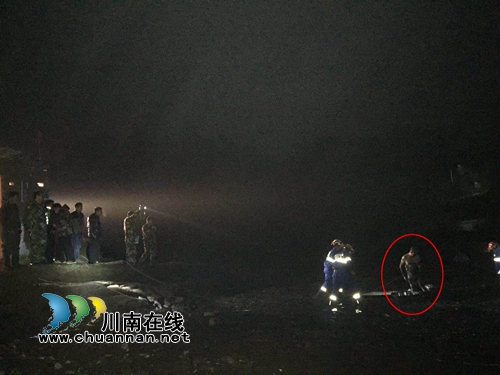 泸县男子下塘摸鱼被淤泥困住&nbsp;一小时动弹不得(图3)