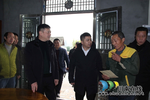 泸县副县长杜作文和副县长林少疆到云龙慰问困难群众(图1)