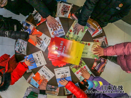 关爱留守儿童&nbsp;泸州纪检干部进社区当“老师”(图11)