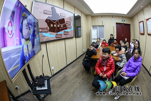 关爱留守儿童&nbsp;泸州纪检干部进社区当“老师”(图17)