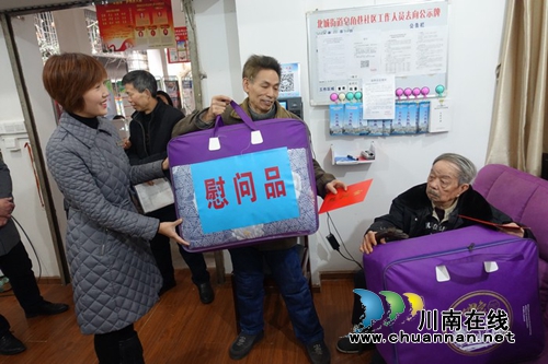 泸州市殡仪馆：兵分两路走基层&nbsp;节前慰问贫困户(图2)