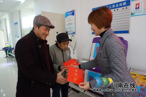 泸州市殡仪馆：兵分两路走基层&nbsp;节前慰问贫困户(图3)