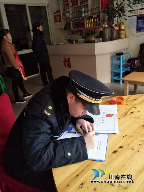 泸县城管执法局开展夜市烧烤整治专项行动(图4)