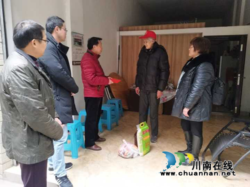 龙马潭区人大、区人社局慰问特兴街道困难特殊党员群众(图1)