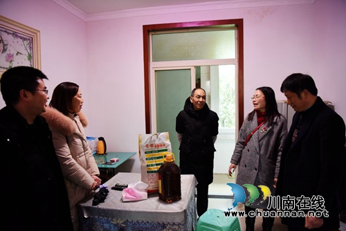 叙永一中走访慰问离退休老教师(图3)