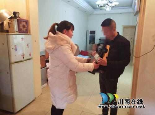 宜宾黄沙镇司法所工作人员开展新年走访送祝福活动(图1)