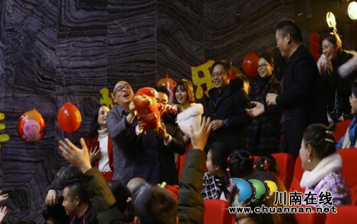 格局商学泸州分院年会隆重召开(图2) 格局商学泸州分院年会隆重召开(图2)