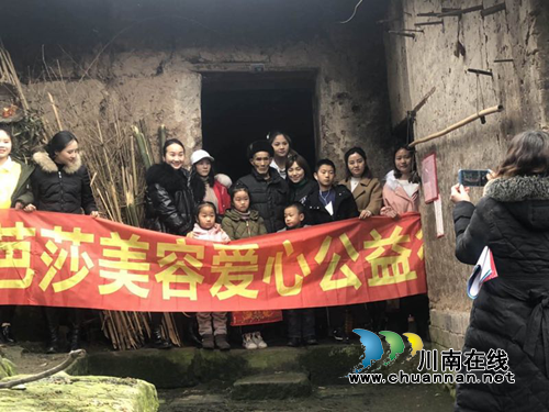 爱心人士冬日送温暖入户纳溪区棉花坡镇(图1)