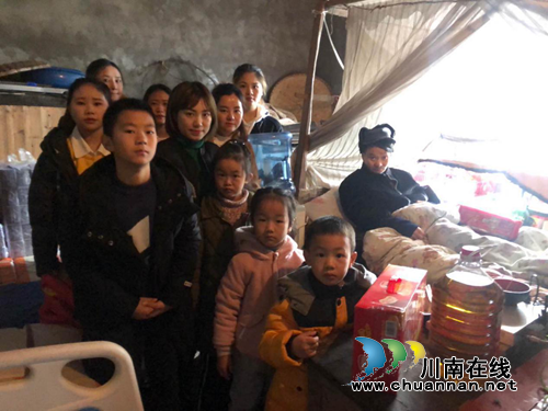 爱心人士冬日送温暖入户纳溪区棉花坡镇(图2)