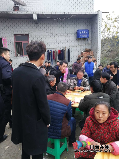 司法拘留 江阳区法院为12名农民工拿到过年钱(图3) 司法拘留 江阳区法院为12名农民工拿到过年钱(图3)