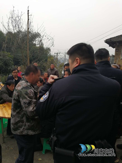 司法拘留 江阳区法院为12名农民工拿到过年钱(图5) 司法拘留 江阳区法院为12名农民工拿到过年钱(图5)