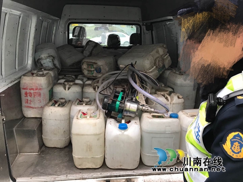 货车非法运输危化品&nbsp;泸州高速交警当场查获(图1)