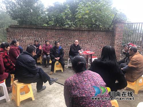 泸县百和镇开展扫黑除恶宣传三下乡活动(图1) 泸县百和镇开展扫黑除恶宣传三下乡活动(图1)