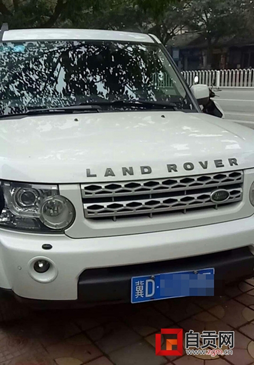 自贡民警拦下路虎&nbsp;车主是涉案亿元的网上逃犯(图1)