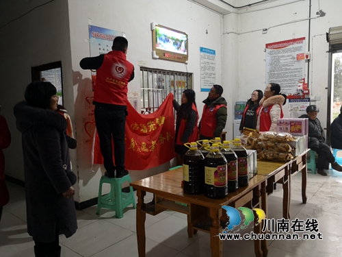 泸县市场和质量监督管理局党员志愿者赴敬老院开展主题活动(图1) 泸县市场和质量监督管理局党员志愿者赴敬老院开展主题活动(图1)