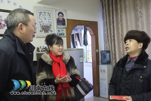 泸县海潮镇党委书记走访慰问困难党员(图1) 泸县海潮镇党委书记走访慰问困难党员(图1)