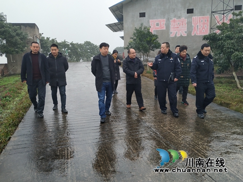合江县委常委、常务副县长周昌海开展春节前安全检查(图1)
