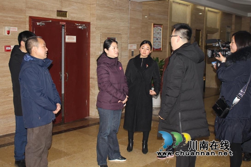 合江县委副书记王一米开展节前安全检查(图2)