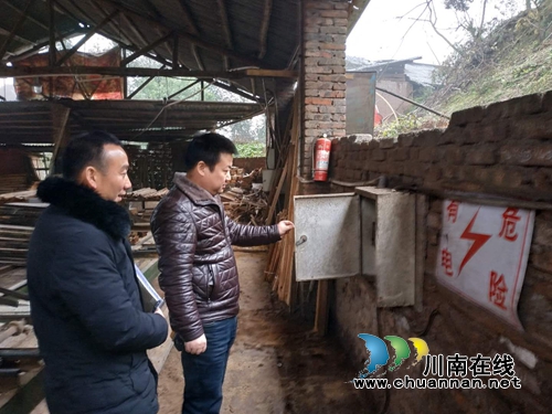 纳溪棉花坡镇:节前安全检查 确保平安过年(图1) 纳溪棉花坡镇:节前安全检查 确保平安过年(图1)