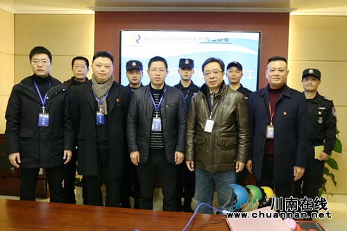 泸州市国资委党委副书记徐春桃带队慰问融通安防集团困难党员和困难职工(图3) 泸州市国资委党委副书记徐春桃带队慰问融通安防集团困难党员和困难职工(图3)