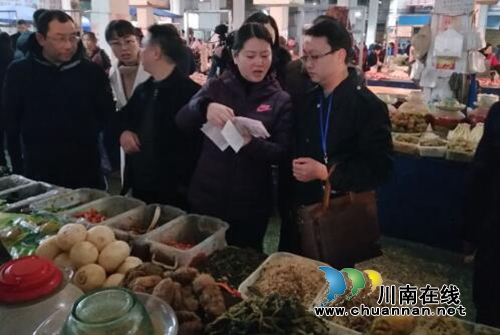 王一米率队到合江城区检查春节期间食品药品安全工作(图1) 王一米率队到合江城区检查春节期间食品药品安全工作(图1)