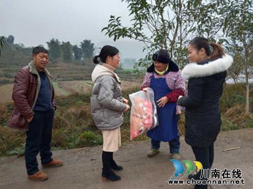 南溪区区社保局到汪家镇开展春节走访慰问(图1) 南溪区区社保局到汪家镇开展春节走访慰问(图1)