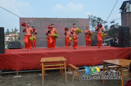 泸县太伏：乡村春节联欢会&nbsp;热闹喜庆过大年(图1)