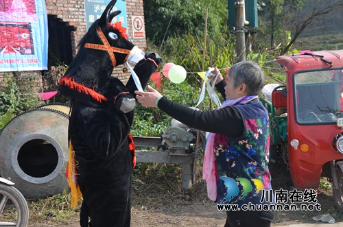 泸县太伏：乡村春节联欢会&nbsp;热闹喜庆过大年(图5)