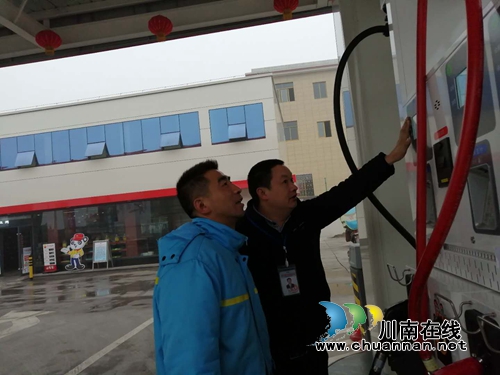 泸县云锦监管所开展元旦春节期间市场计量监督检查(图2)