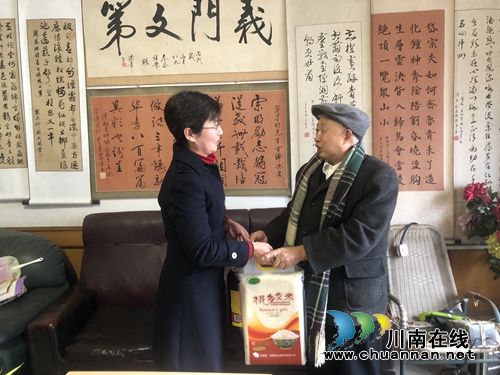 九三学社泸县支社慰问老社员陈宗明(图1)