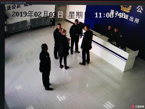 内江收银员携款潜逃&nbsp;因为一通电话走进了派出所(图1)