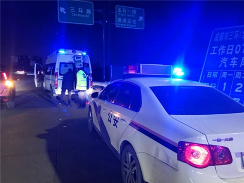 内江：小孩手指不慎被绞断&nbsp;交警接力护送就医(图2)