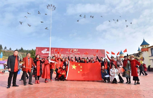 内江市民自发快闪贺新春&nbsp;载歌载舞颂祖国(图1)