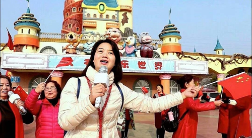 内江市民自发快闪贺新春&nbsp;载歌载舞颂祖国(图2)