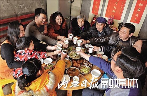 落户资中的越王勾践后人“四世同堂”欢喜过年(图2) 落户资中的越王勾践后人“四世同堂”欢喜过年(图2)