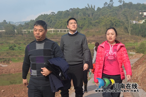 泸县玉蟾街道开展重点项目工作建设调研(图1)