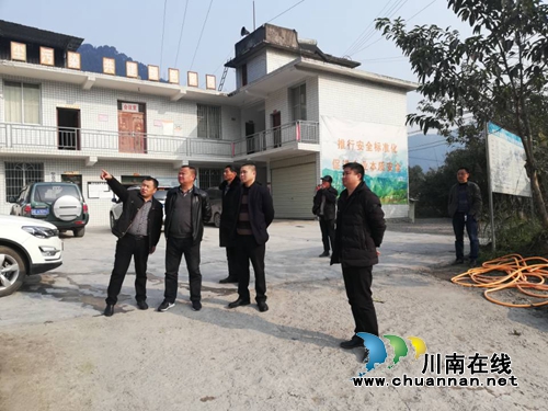 省应急管理厅基础管理处副处长陈明赴叙永督查春节非煤矿山安全生产(图1)