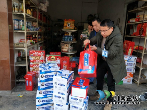 “李鬼”藏身门市&nbsp;泸县查获一批假冒饮料(图2)