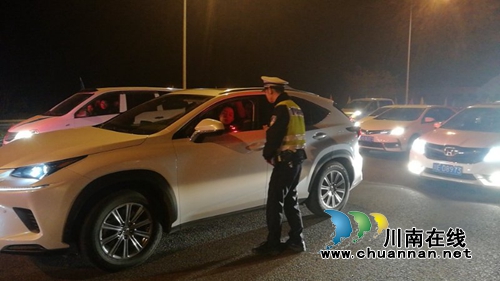 泸州交警吴俊霖：春节7天都在岗&nbsp;“拒见”妈妈(图4)