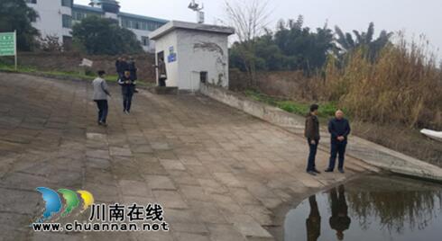 宜宾南溪区长兴镇：新年伊始巡河忙(图1)