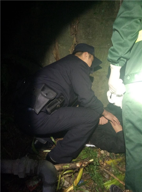 情人节&nbsp;自贡民警的这次&nbsp;“牵手”很暖心(图1)