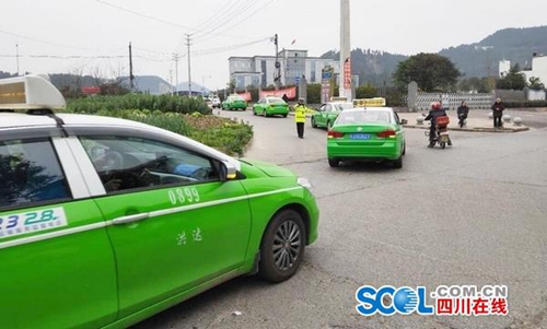 射洪的哥勇救跳江女子遇难&nbsp;多地出租车代表送行(图1)