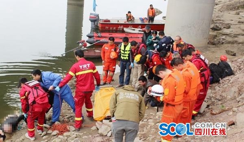 射洪的哥勇救跳江女子遇难&nbsp;多地出租车代表送行(图2)