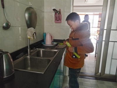 泸州娃玩游戏刷父信用卡1万多元 被罚做家务(图1) 泸州娃玩游戏刷父信用卡1万多元 被罚做家务(图1)