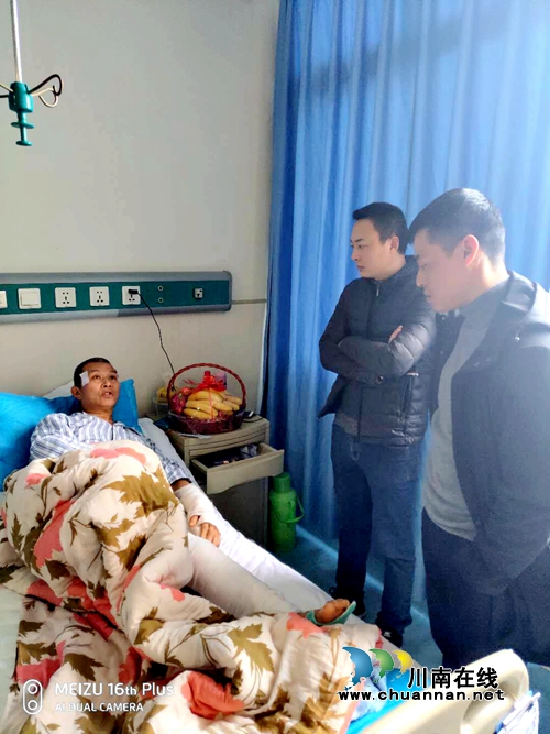 泸州保安公司公司工会小组慰问受伤员工(图1)