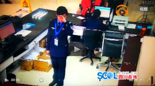 泸州敬业“变脸”女警：以后，我会更加坚强(图1)