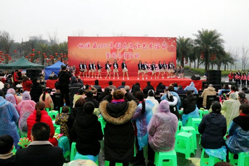 纳溪：元宵节目精彩纷呈&nbsp;群众乐享“文化盛宴”(图1)