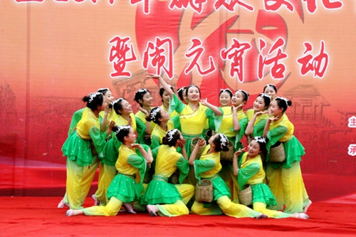 纳溪：元宵节目精彩纷呈&nbsp;群众乐享“文化盛宴”(图4)